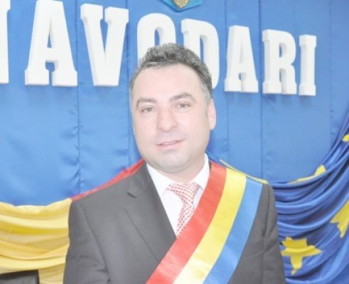 Primarul Năvodariului, Nicolae Matei, reţinut 24 de ore